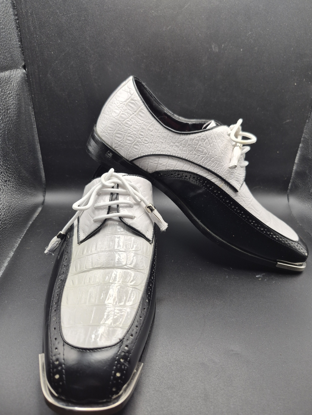 Ecpressions By RC Men's Two-Tone White and Black Faux Croc Dress Oxfords